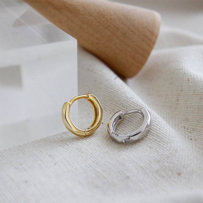 Simple Round Plain Hoop Earrings.